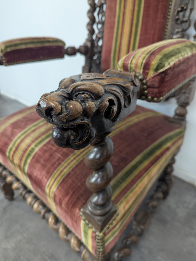 Paire de fauteuil de style Louis XIII style chateau