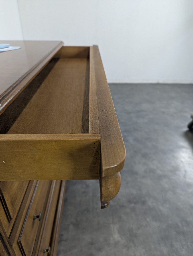 Commode de style Louis Philippe en Merisier