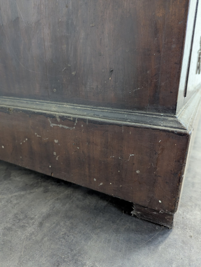 Commode époque Restauration ornements en bronze