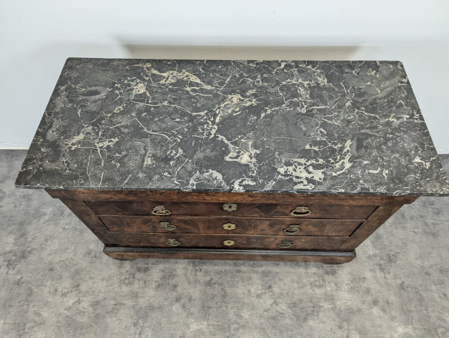 Commode époque Restauration ornements en bronze