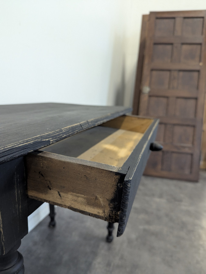 Table réchampie bois noircie XIXeme
