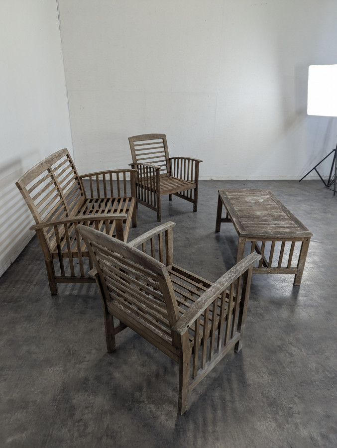 Ensemble salon de jardin en bois exotique 2 fauteuils une banquette et une table basse