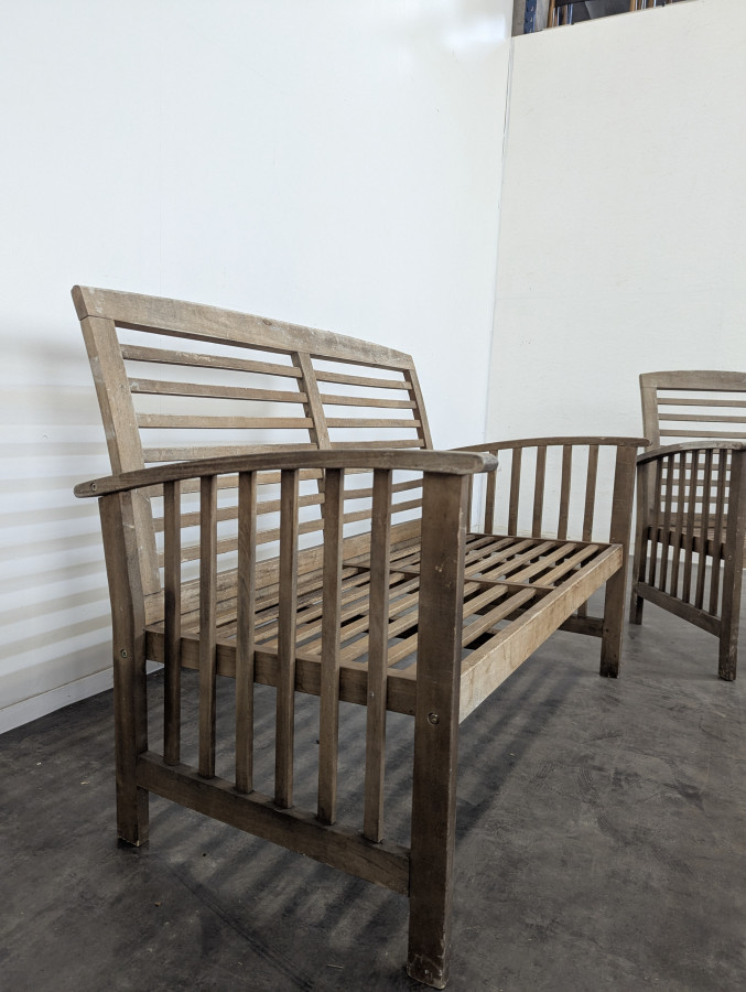 Ensemble salon de jardin en bois exotique 2 fauteuils une banquette et une table basse