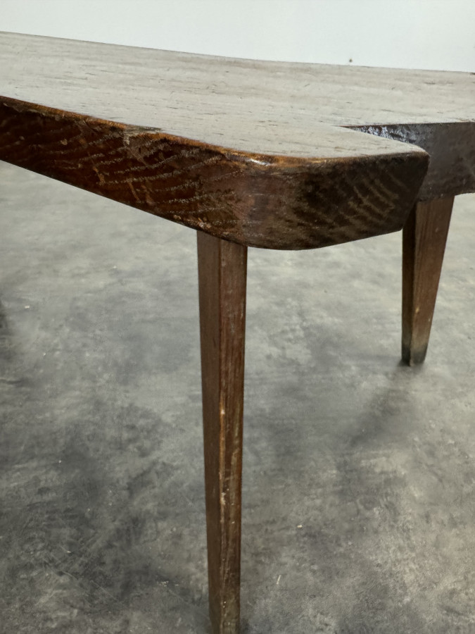 Table basse moderniste en chêne