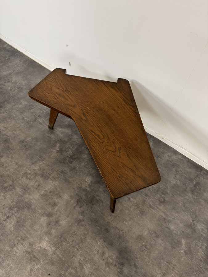 Table basse moderniste en chêne