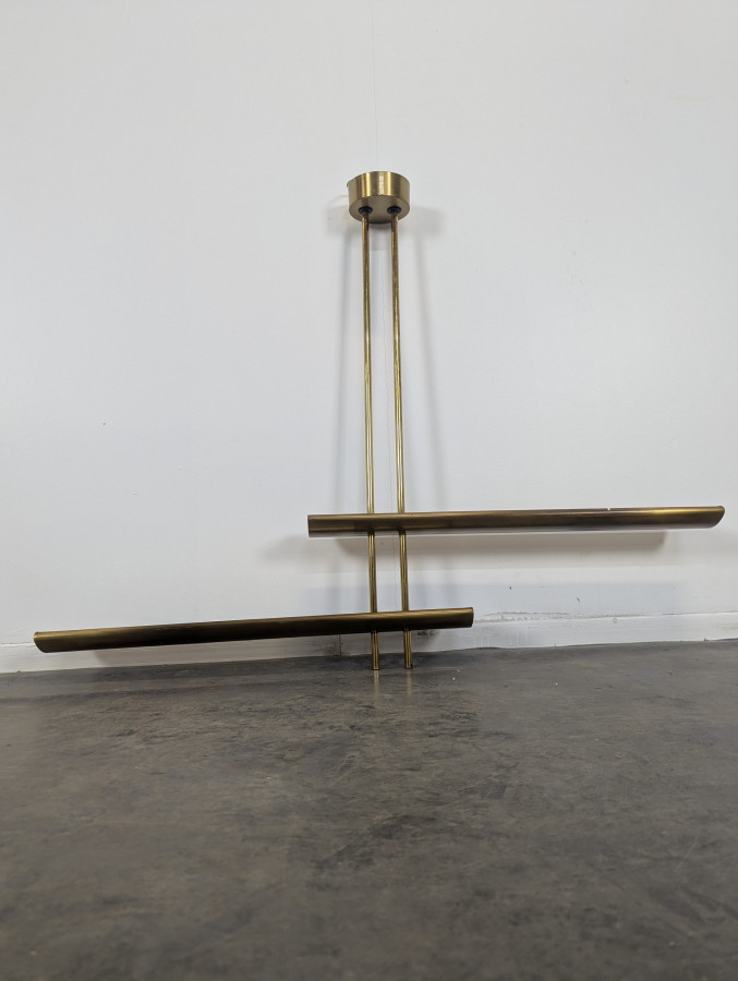 Lustre moderniste des années 80 par Lucien Gau en laiton