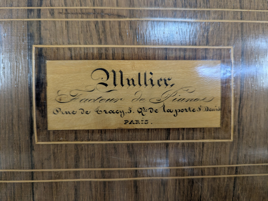 Piano-Forte en Acajou piétement à double balustre et pédalier à lyre