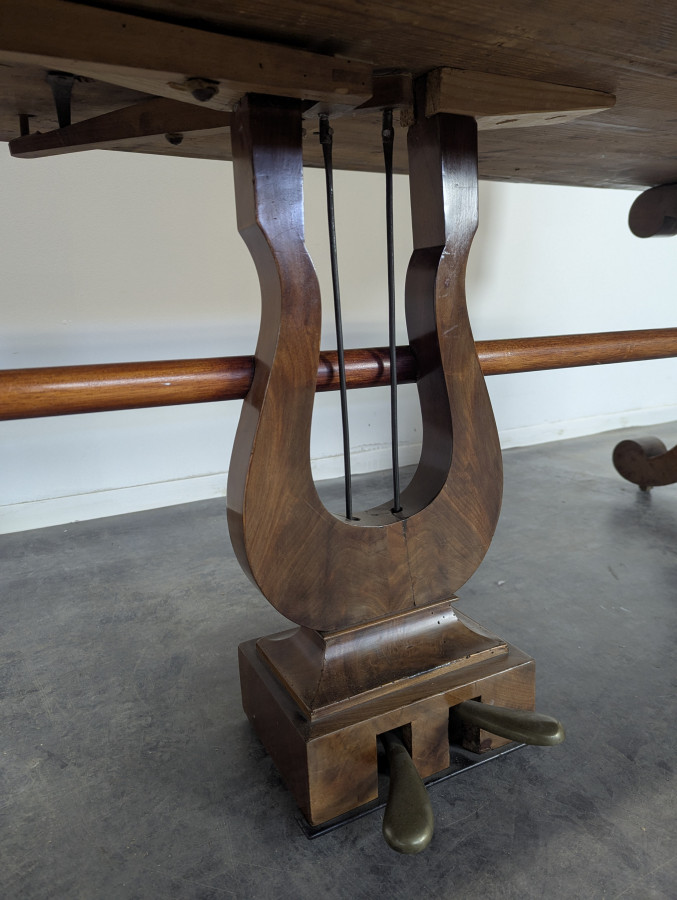Piano-Forte en Acajou piétement à double balustre et pédalier à lyre