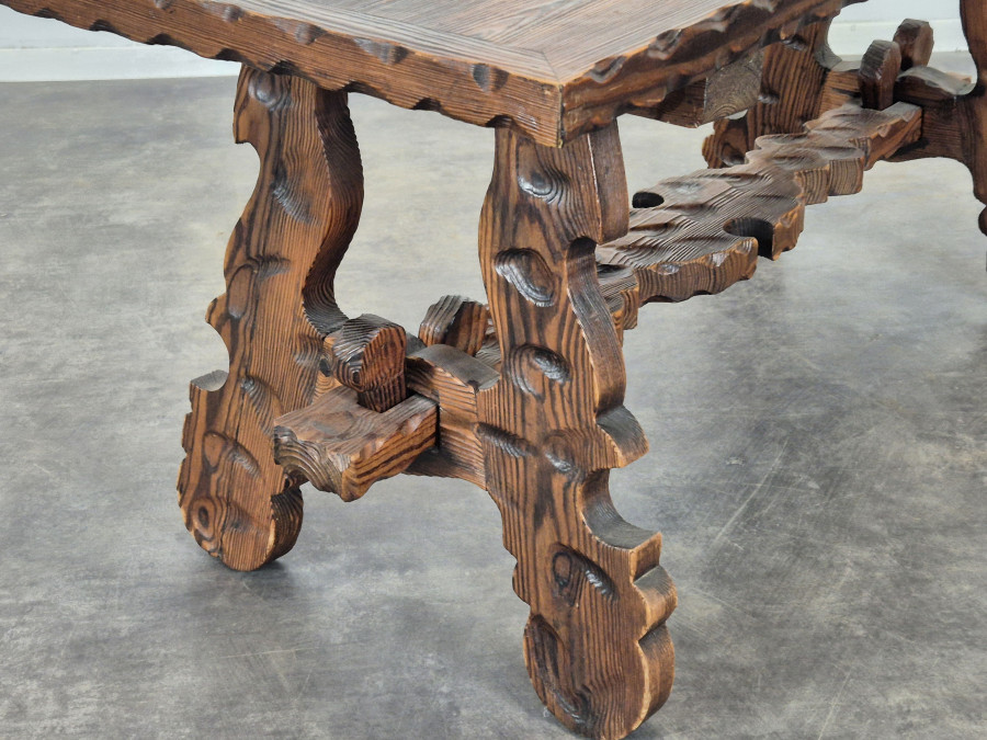 Table basse brutaliste en Sapin