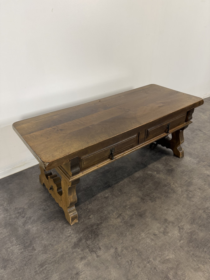 Table basse de style Espagnole en Noyer