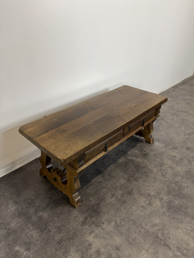 Table basse de style Espagnole en Noyer