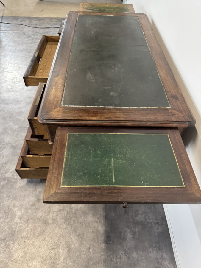 Bureau à caissons en Acajou