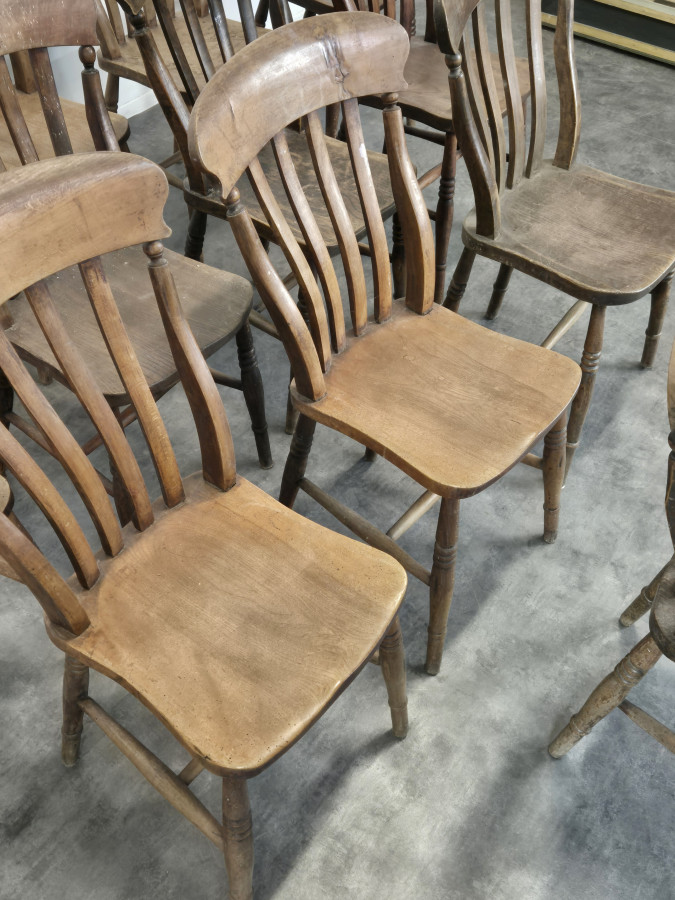 Série de 13 chaises style Pub fin XIXe