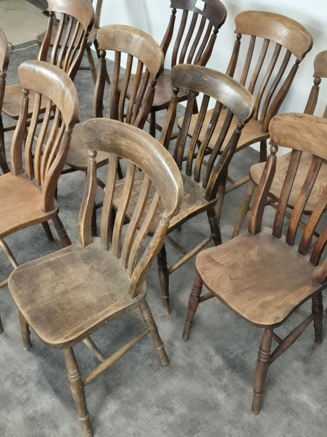 Série de 13 chaises style Pub fin XIXe