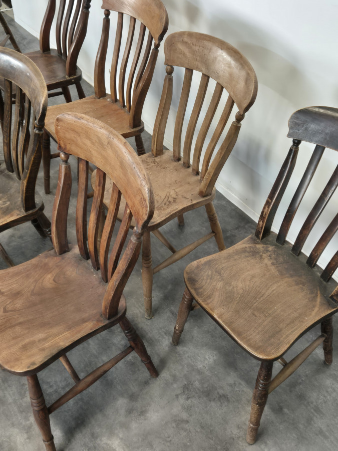 Série de 13 chaises style Pub fin XIXe