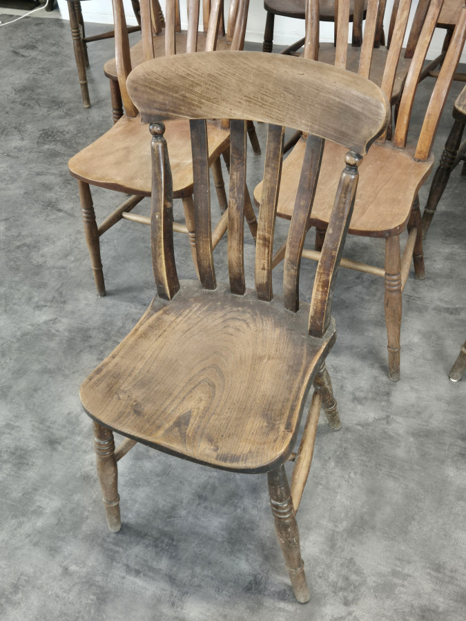 Série de 13 chaises style Pub fin XIXe