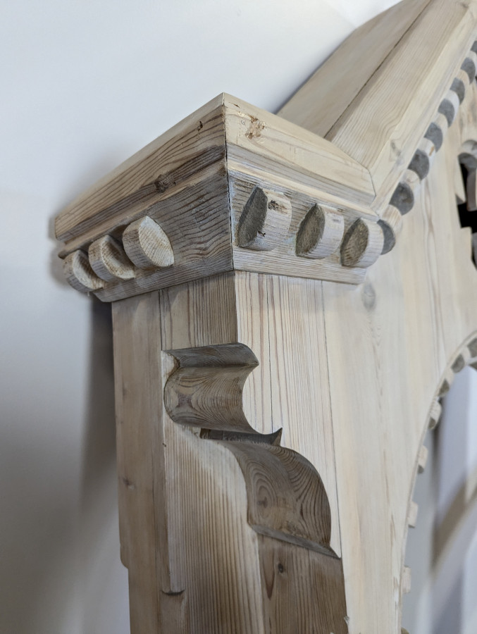 Boiserie de magasin en sapin massif