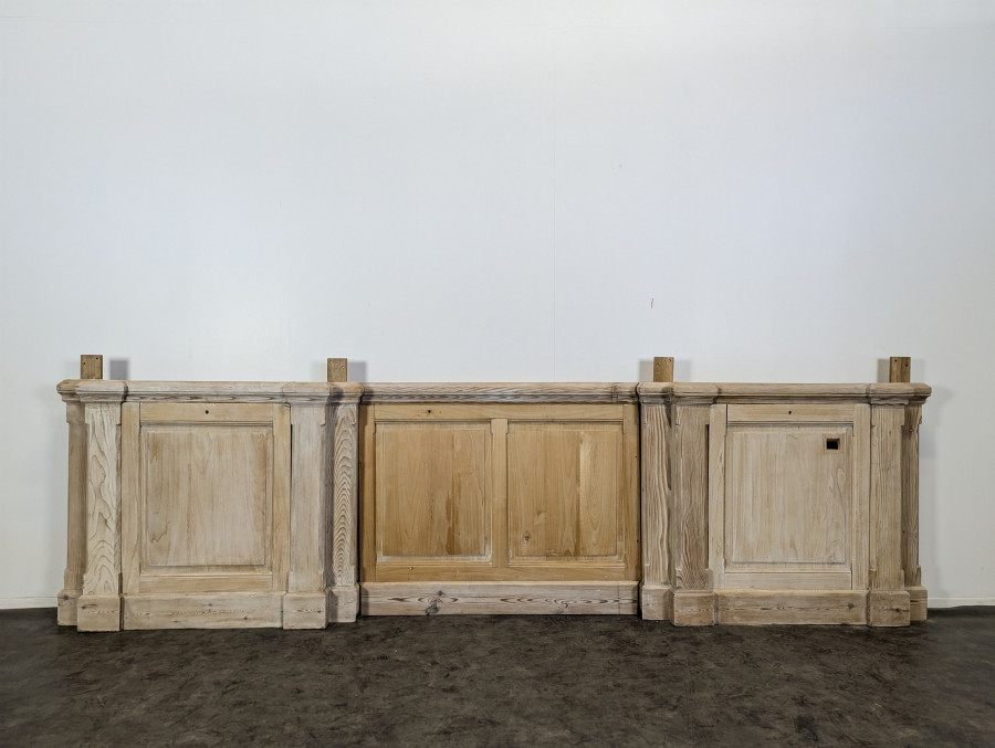 Boiserie de magasin en sapin massif