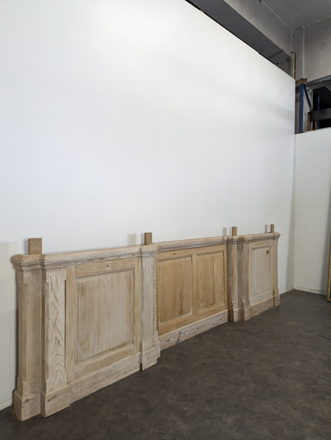 Boiserie de magasin en sapin massif
