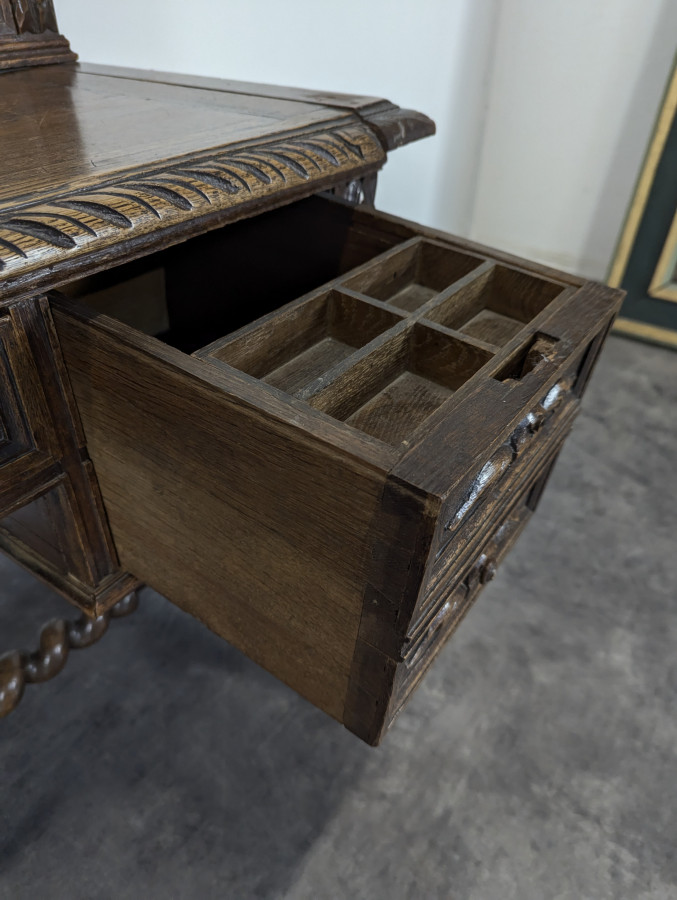 Bureau de style Louis XIII en chêne