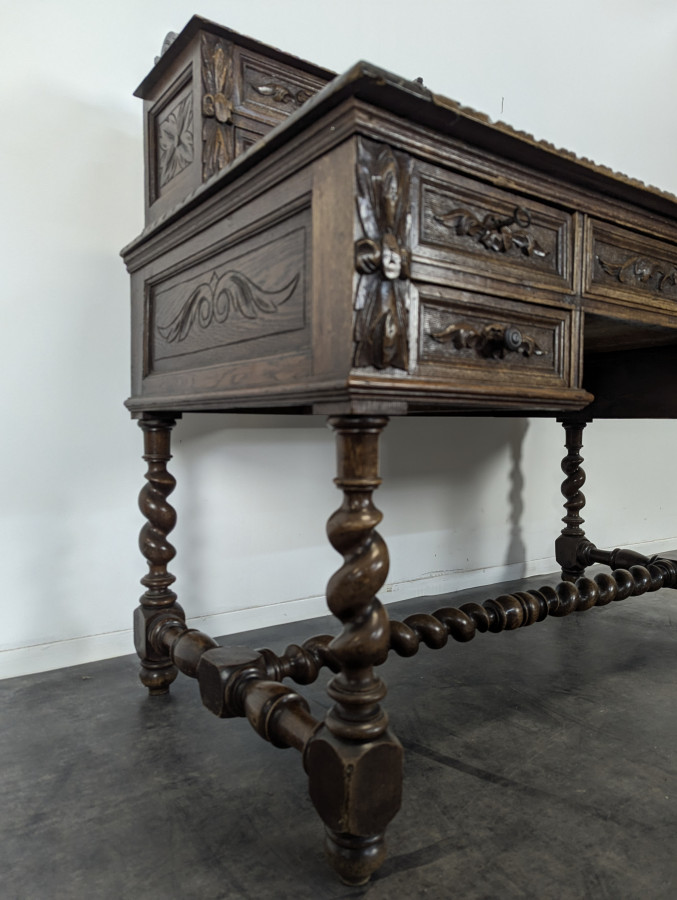Bureau de style Louis XIII en chêne