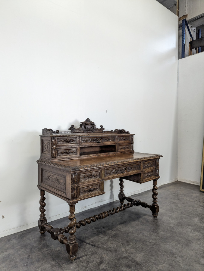 Bureau de style Louis XIII en chêne