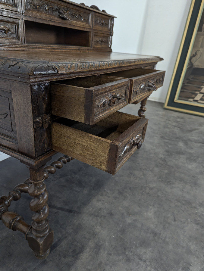 Bureau de style Louis XIII en chêne