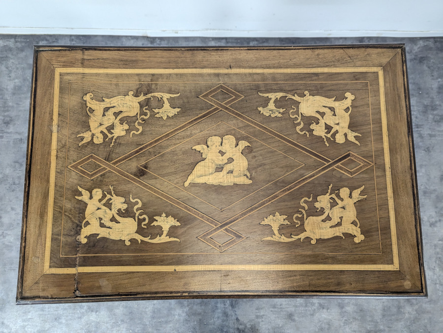 Table Italienne en marqueterie XIX ème