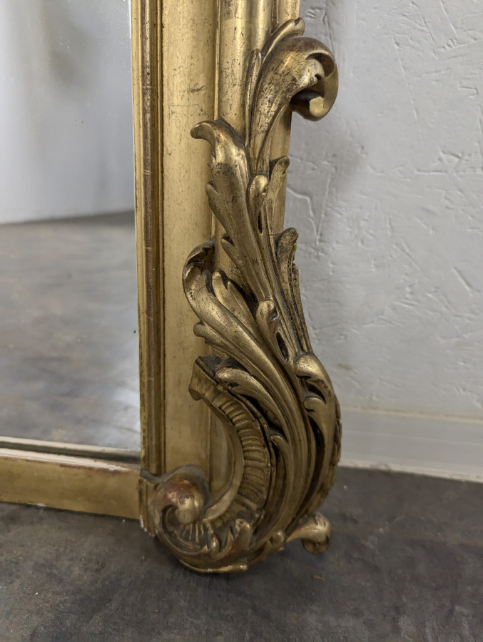 Miroir de style Louis XV époque Napoléon III en bois et stuc doré