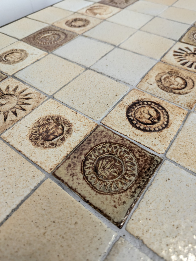 Table basse en carreaux de céramique de Roger Capron