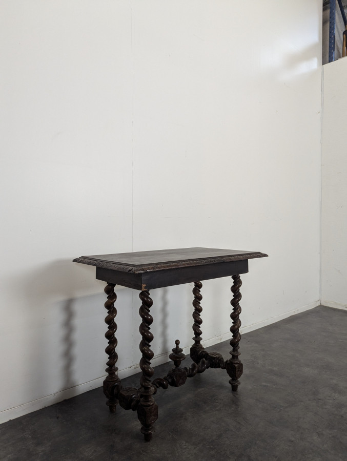Table de style Louis XIII