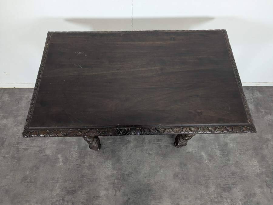 Table de style Louis XIII
