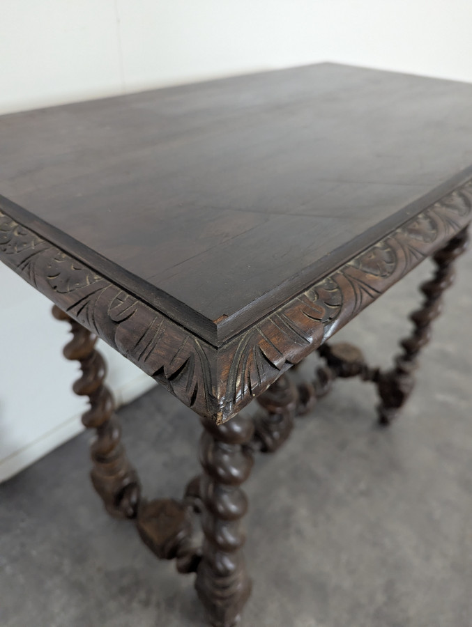 Table de style Louis XIII