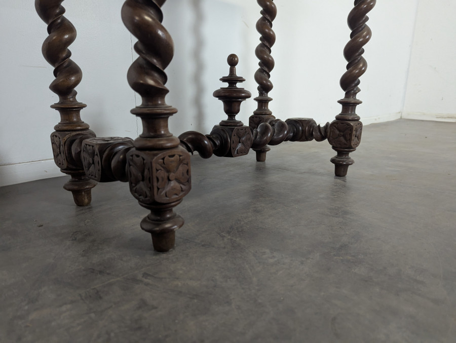 Table de style Louis XIII