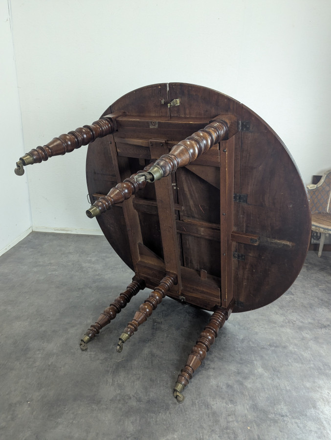 Table ovale 6 pieds en Acajou de Cuba modèle dit de presbytère