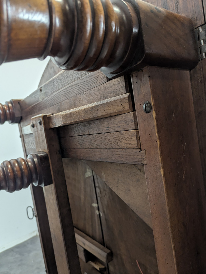 Table ovale 6 pieds en Acajou de Cuba modèle dit de presbytère