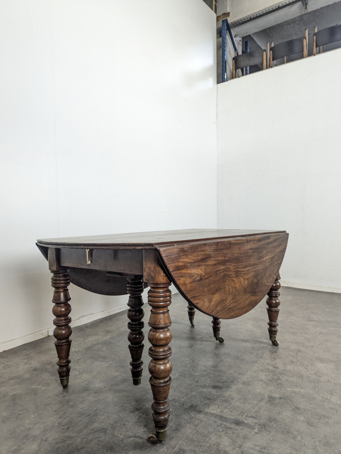 Table ovale 6 pieds en Acajou de Cuba modèle dit de presbytère