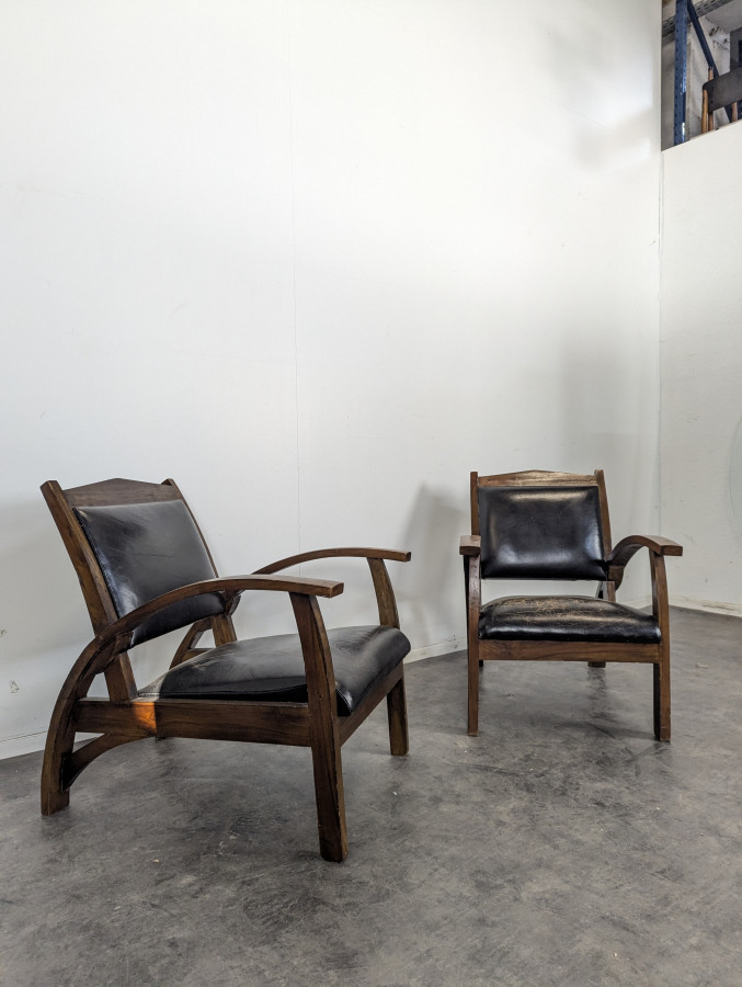 Paire de fauteuils de salon en cuir