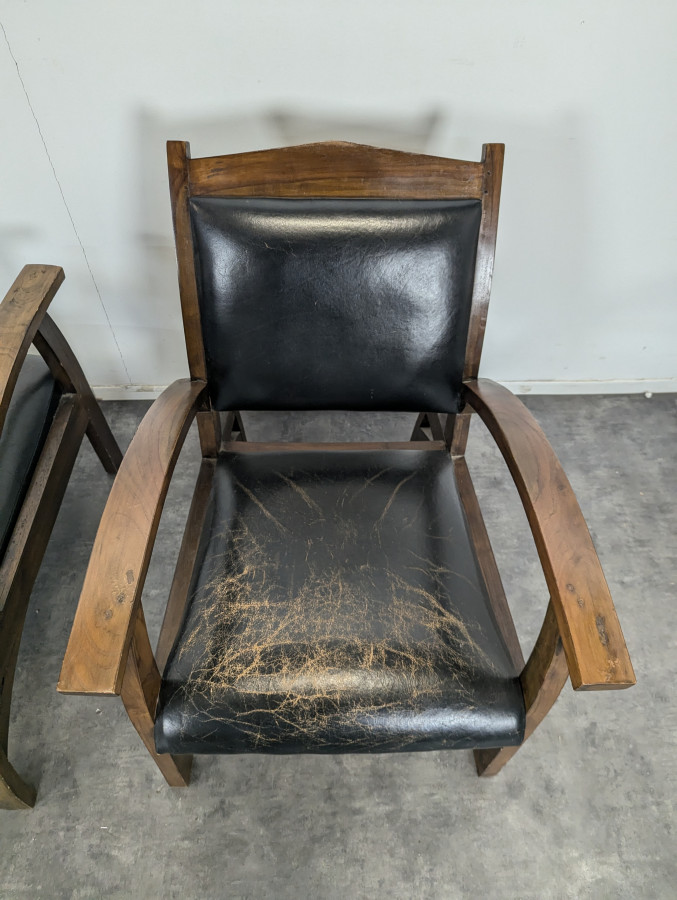 Paire de fauteuils de salon en cuir