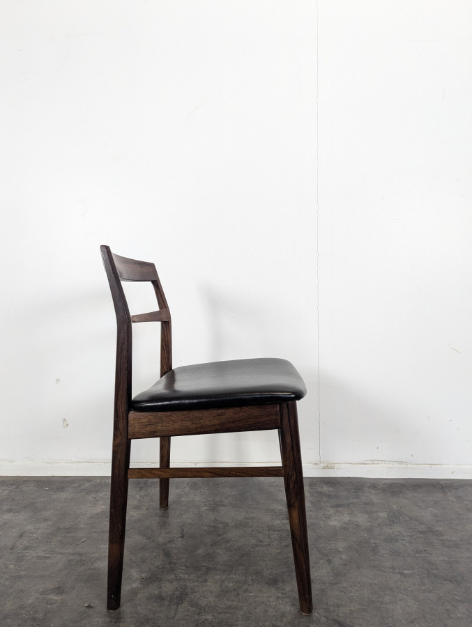 Série de 4 chaises Danoises par Henning Kjaernulf édité par Vejle Stole
