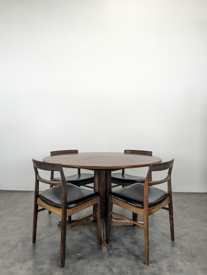 Série de 4 chaises Danoises par Henning Kjaernulf édité par Vejle Stole