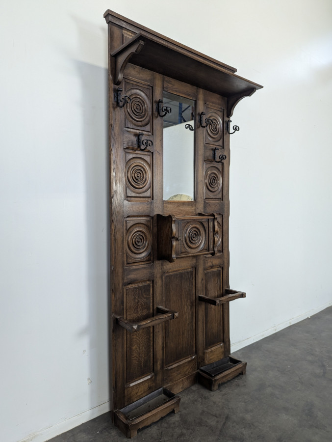 Vestiaire porte manteau brutaliste dans l'esprit de Dudouyt