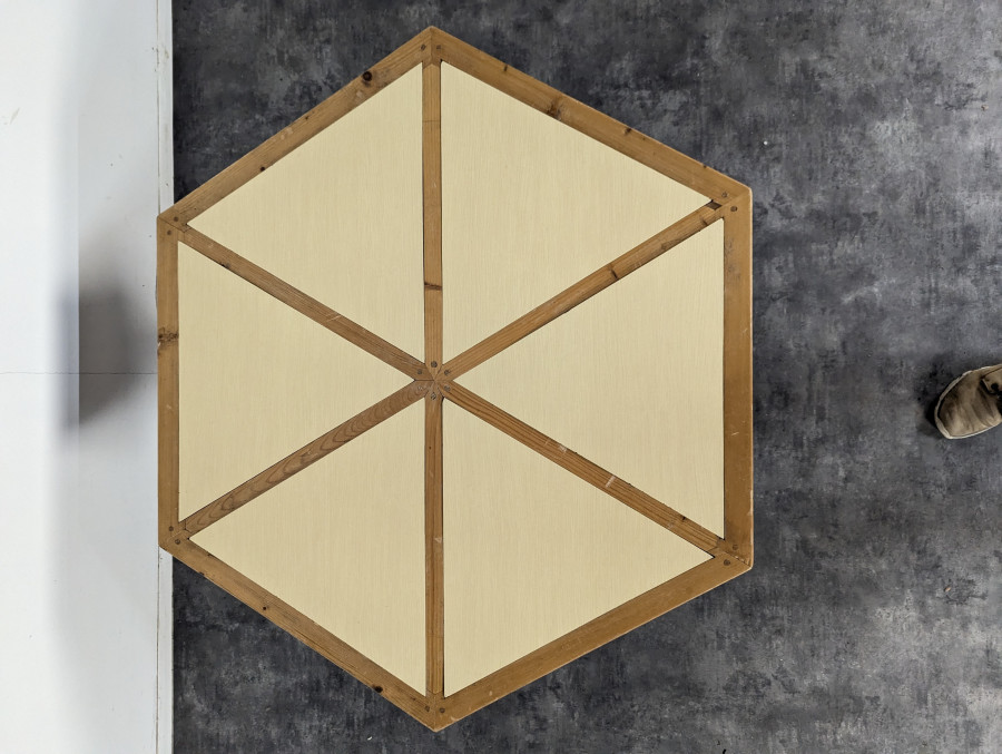 Table basse octogonale en pin massif fabrication artisanale