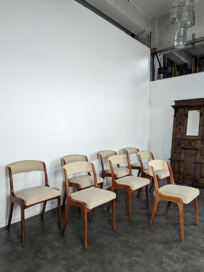 Série de 8 chaises de style scandinave tissu bouclettes