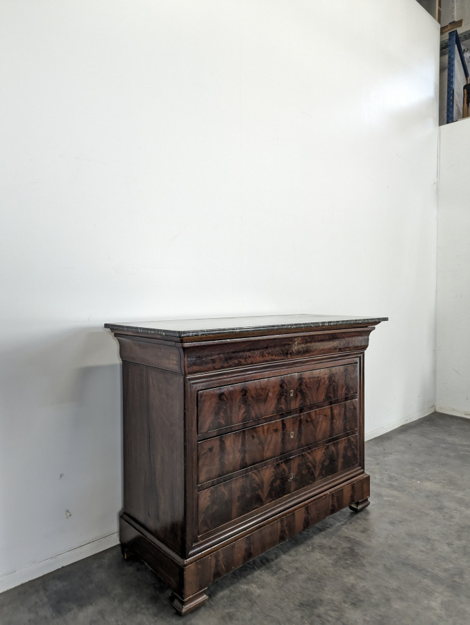 Commode en Acajou flammé époque Louis Philippe