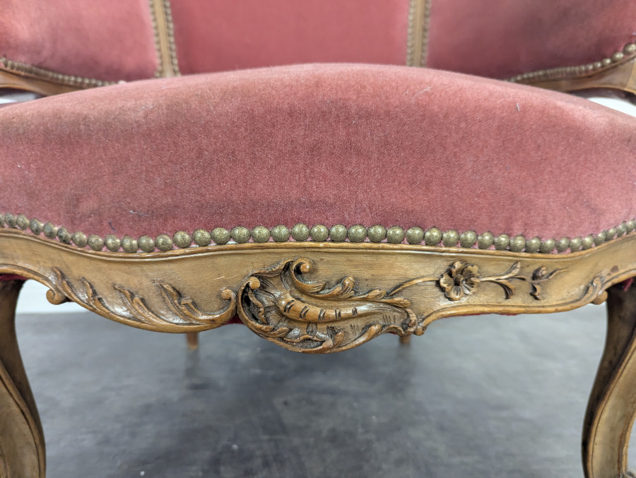 Paire de fauteuils marquises de style Louis XV en Noyer sculpté