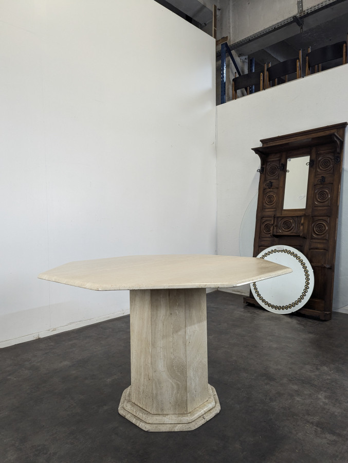 Table octogonale en travertin