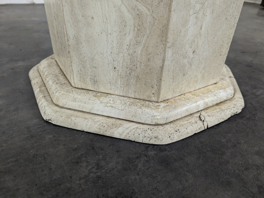 Table octogonale en travertin