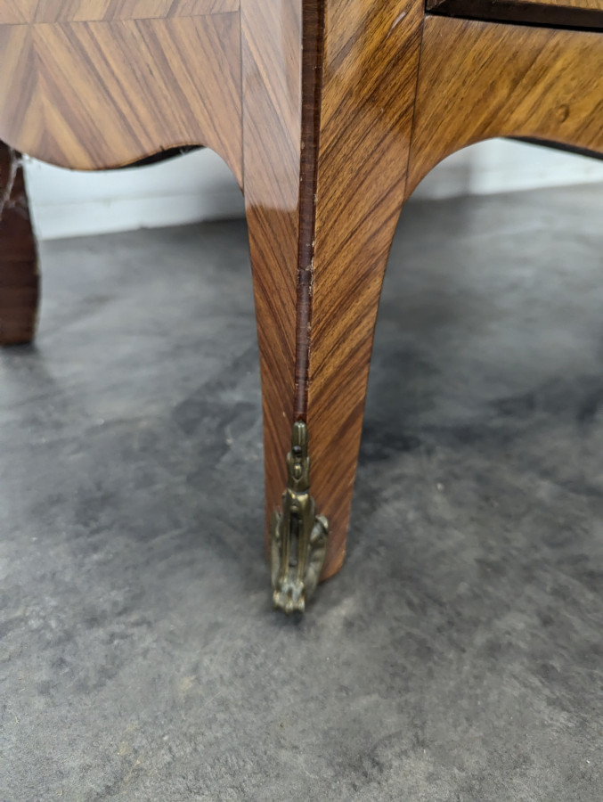 Commode en marqueterie de bois de rose