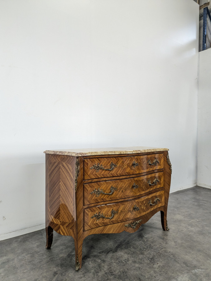 Commode en marqueterie de bois de rose